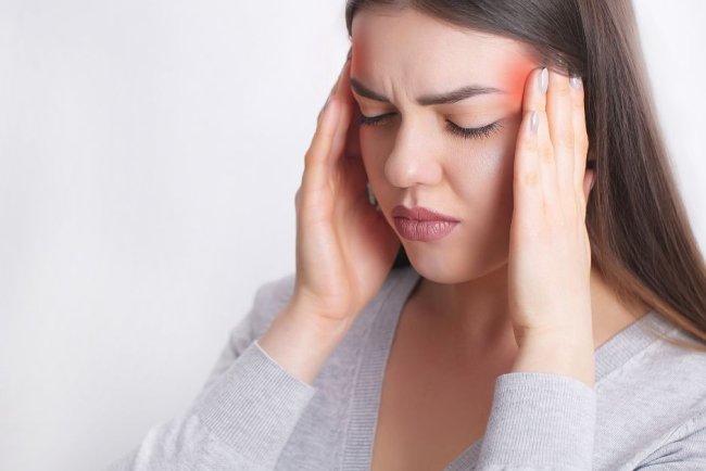 गर्मियों में फास्टिंग के दौरान परेशान कर सकता है माइग्रेन, डॉक्टर से जानें बचाव के उपाय