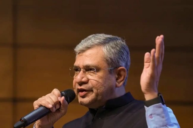 मेड इन इंडिया टैबलेट पर खड़े हुए अश्विनी वैष्णव, बोले- नहीं टूटेगा!