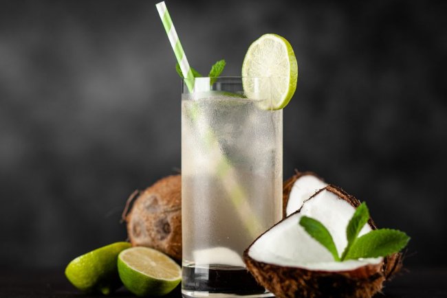 जरूरत की खबर – नारियल पानी पीने के 10 फायदे: न्यूट्रिशनिस्ट से जानें कितना पीना सुरक्षित और किन्हें नहीं पीना चाहिए