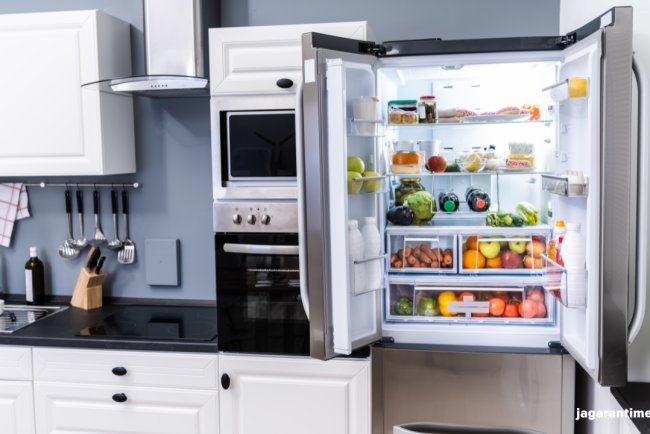 क्या फ्रिज को लगातार 24 घंटे चलाना चाहिए या 1-2 घंटे के लिए रख सकते हैं बंद?