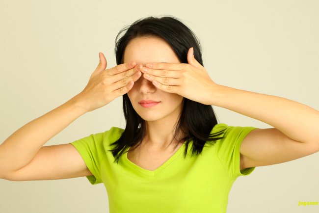 ख़ुद को धोखा तो नहीं दे रहे हो आप? जांचिए इन आदतों को और करिए अपना रियलिटी चेक