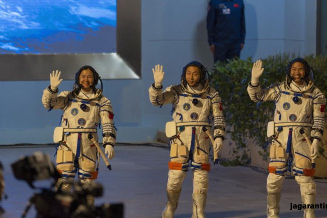 China's Shenzhou-19 Astronauts Return to Earth After Successful Space Mission