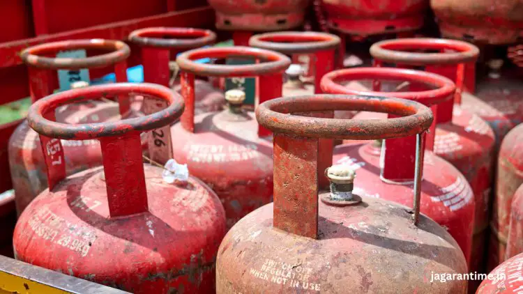 LPG Price May 2025: सिलेंडर के दाम में हुआ बड़ा बदलाव – घरेलू सिलेंडर महंगा, कमर्शियल सस्ता